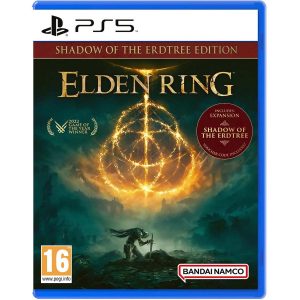 Okładka Elden Ring: Shadow Of The Erdtree Edition Gra NA ps5 Pokazuje rycerza klęczącego i w bijającego swój miecz w ziemie. Nad nim znajduje się znak z ognia i napis Elden Ring. Nad tym wszystkim występuje emblemat z napisem "Shadow of the Edrtree Edition".
