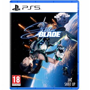Na obrazku widać pudełko gry Stellar Blade na konsole PS5. Na ilustracji okładki gry widać główną bohaterkę ubrana w uniform w odcieniach białego, szarości i zieleni. Postać znajduje się w kosmosie. Za nią widać planetę Ziemię, ogniste pociski oraz latające, metalowe i obłe urządzenia.