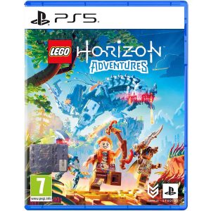 The image shows the box for the LEGO Horizon Adventures game for the PS5 console. The illustration shows the world of Horizon with characters and the environment in the shape of assembled Lego blocks. You can see a mountainous terrain, on which two characters run towards the viewer. Behind them is a large monster resembling a mechanical dinosaur. Above everything in the sky, you can see the title of the game LEGO Horizon Adventures.